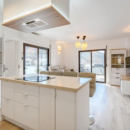 Exclusive Penthouse Front Ocean View Heated Pool شقة